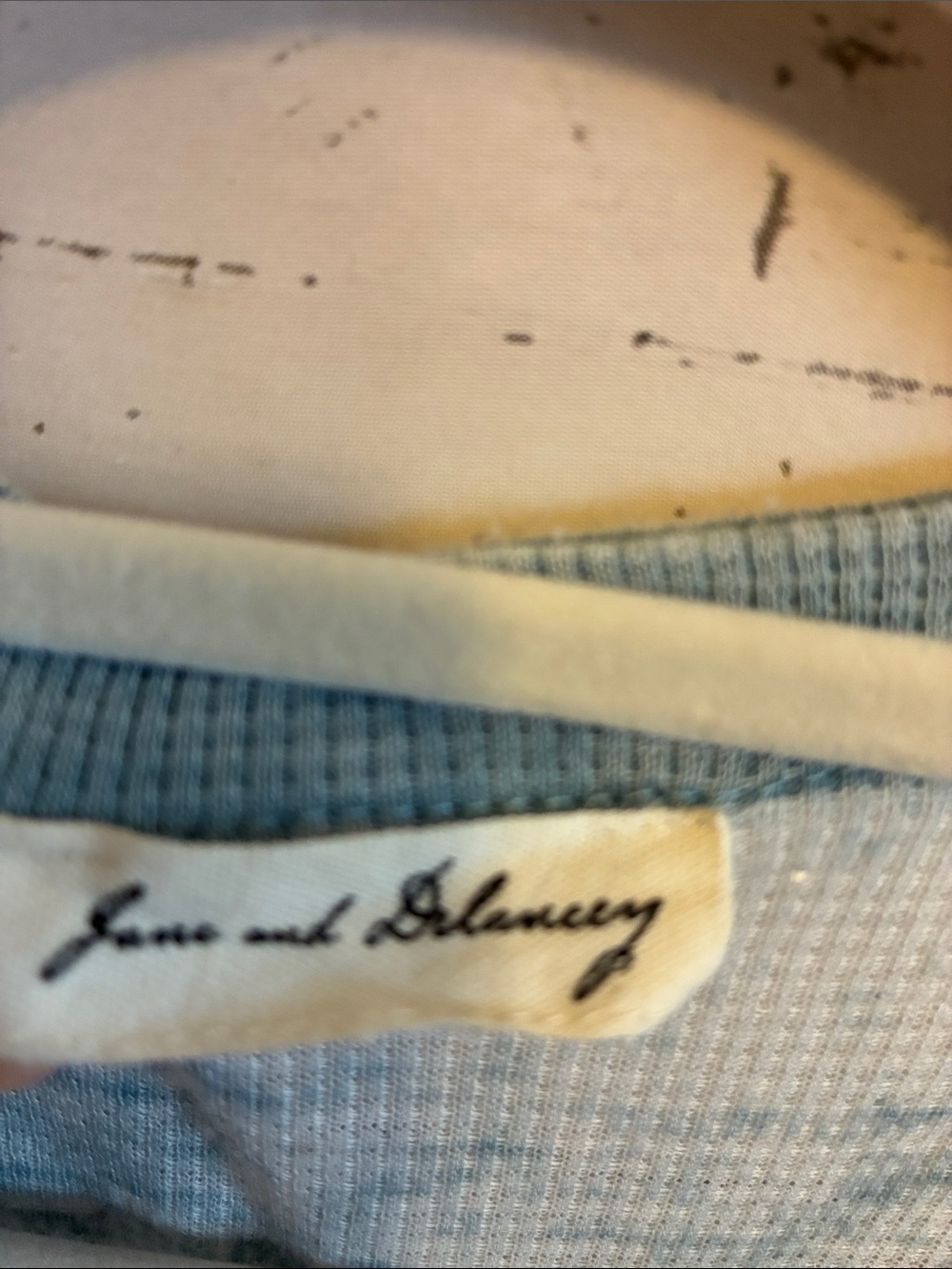 Jane and Delancey Distressed Pale Blue Henley-Style Tunic Top, size XL - Picture 5 of 13